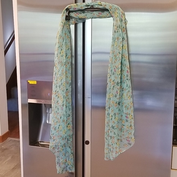 💕MONSERAT DE LUCCA💕 100% Silk Floral Chiffon Scarf NWT - Picture 2 of 9